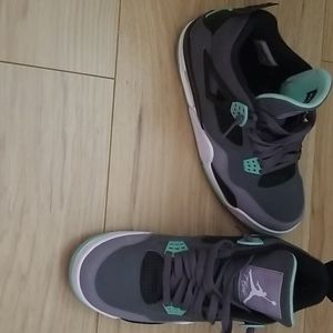 Jordan Retro 4 Green Glow